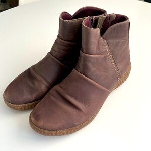 Clarks Women's boots size 10